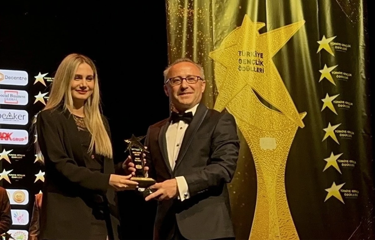Türkiye Gençlik Ödül Töreni'nde Haberler.com'a özel ödül